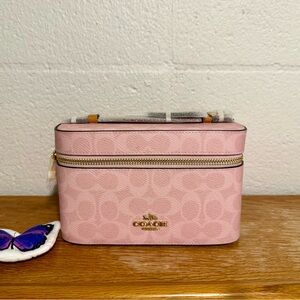 Coach NWT Powder Pink Cosmetic Case In Signature Canvas